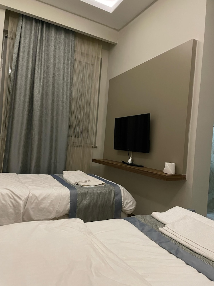 Premium Twin Room photo 2