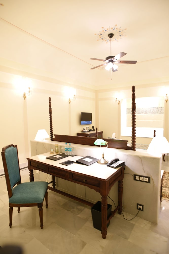 Jharokha Haveli Suite Kamal Bagh