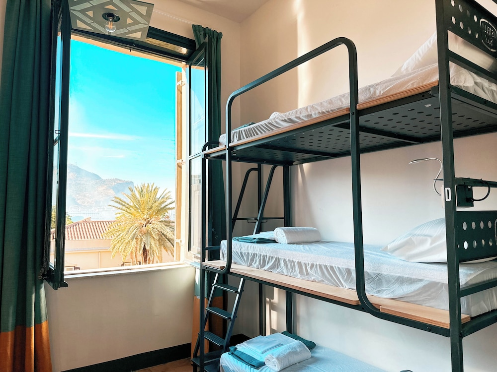 4 Bed Female Dorm photo 1
