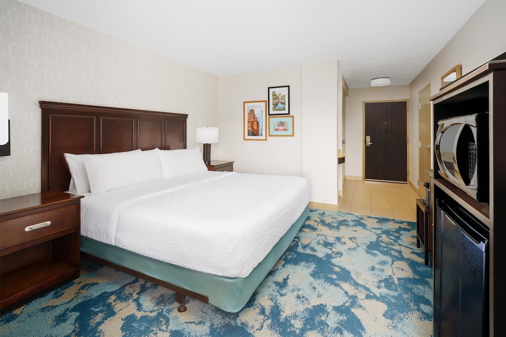 Room, 1 King Bed, Accessible, Bathtub (View) - Photo 2