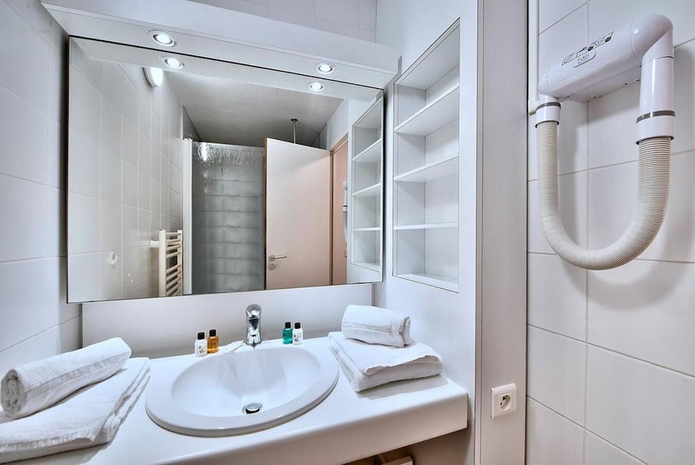 Studio, 1 Bedroom photo 2