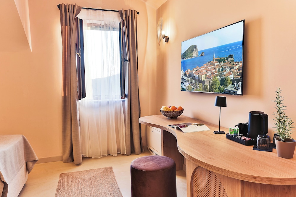 Basic Double or Twin Room, Hill View photo 1