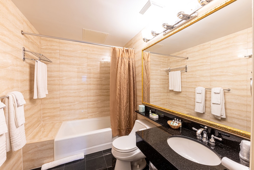 2 Full Beds Suite