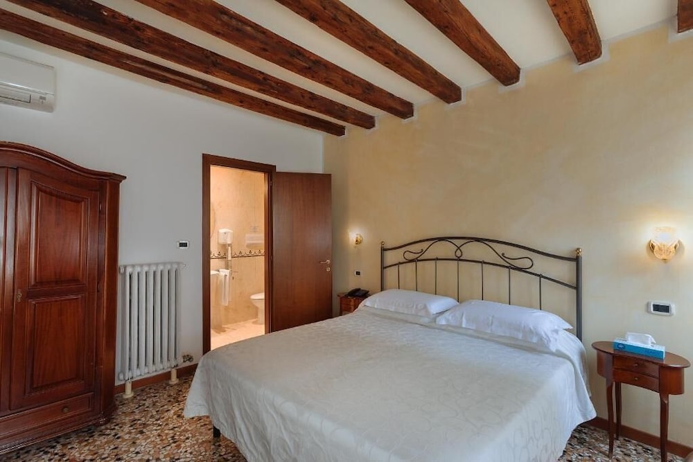 Standard Double Room photo 1