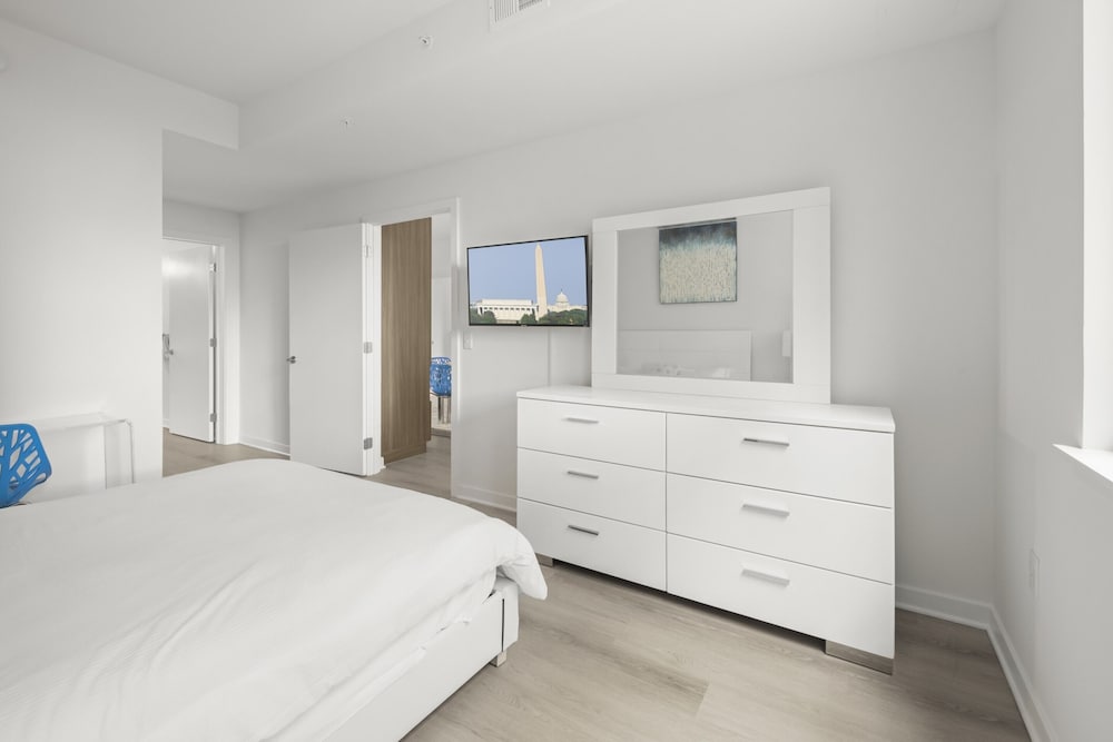Luxury Apartment, 2 Bedrooms, Balcony (Room décor/layout/colors vary by unit) - Photo 7