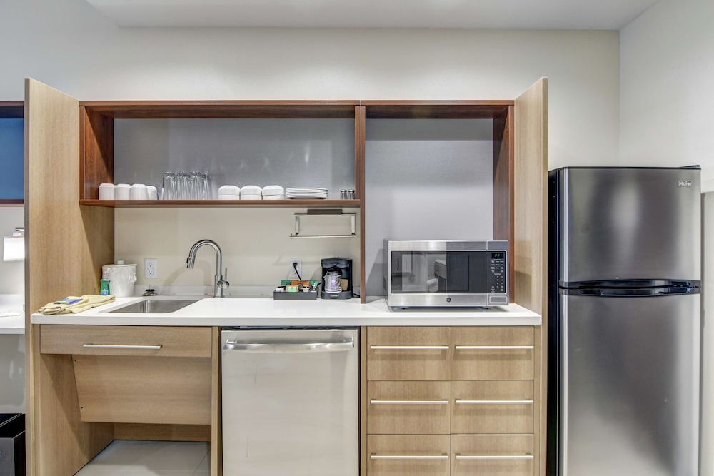 Suite, 1 King Bed, Accessible, Bathtub (Mobility & Hearing) - Photo 5
