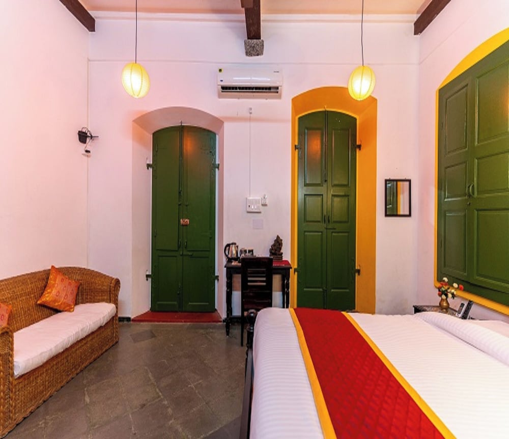 Deluxe Room - Photo 6