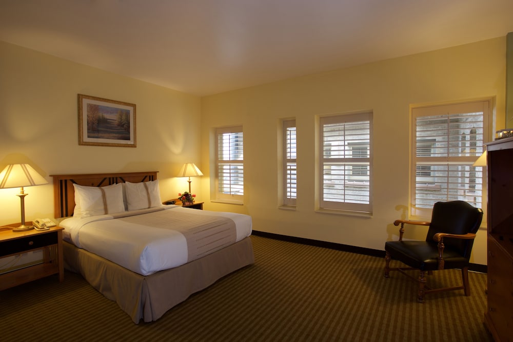 Standard Room, 1 Queen Bed - Photo 1