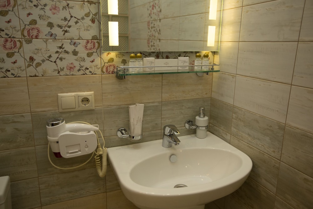 Deluxe Double Room, 1 King Bed, Non Smoking photo 2