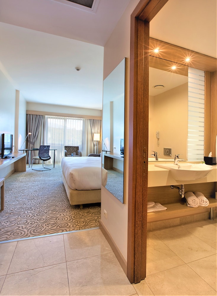 Superior Room, 1 King Bed - Photo 5