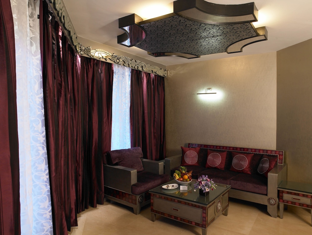Zuri Junior Suite with King Size Bed (two ways Airport transfers included) - Photo 3