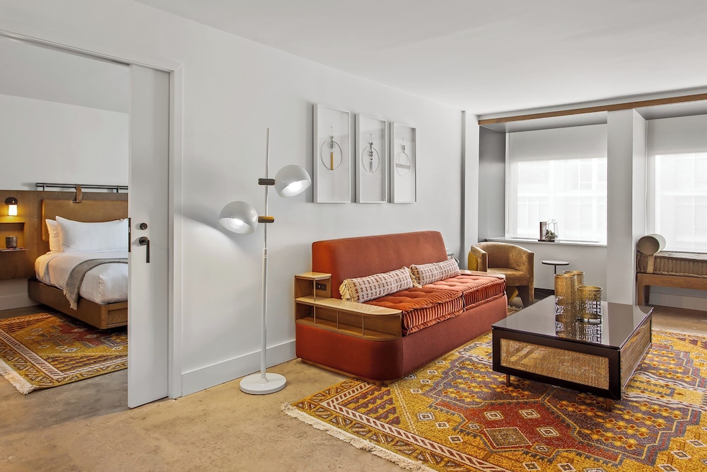 Suite, 1 Bedroom, Courtyard View - Photo 3