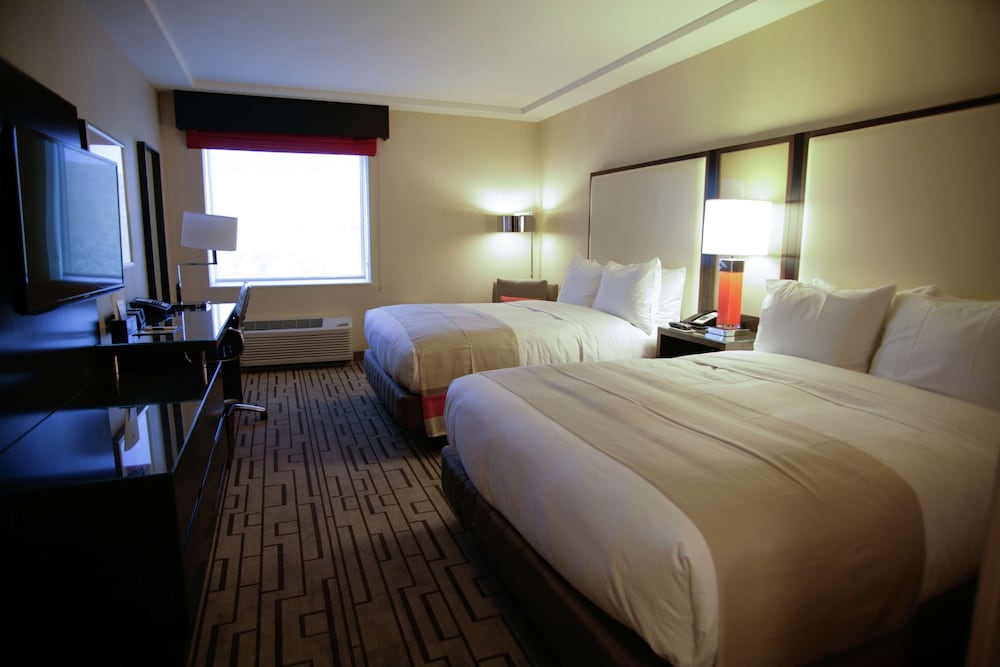 Suite, 2 Queen Beds photo 2