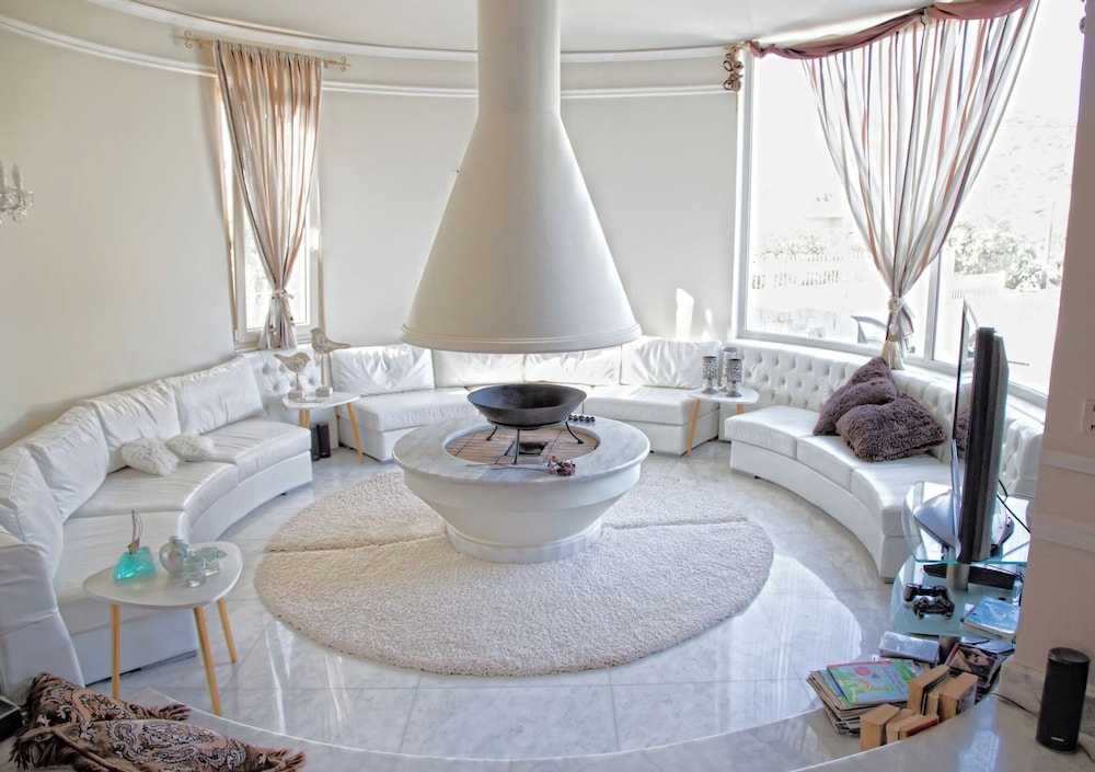 Exclusive Villa, 3 Bedrooms, Pool View, Mountainside