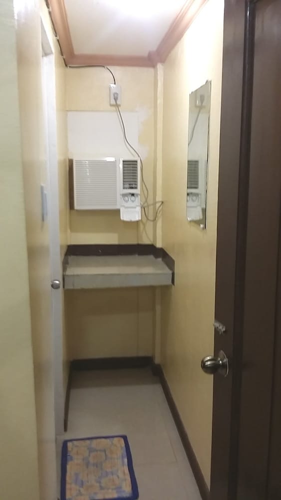 Basic Double Room, Multiple Beds photo 2