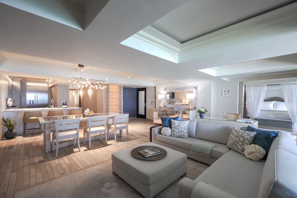 Luxury Suite photo 2