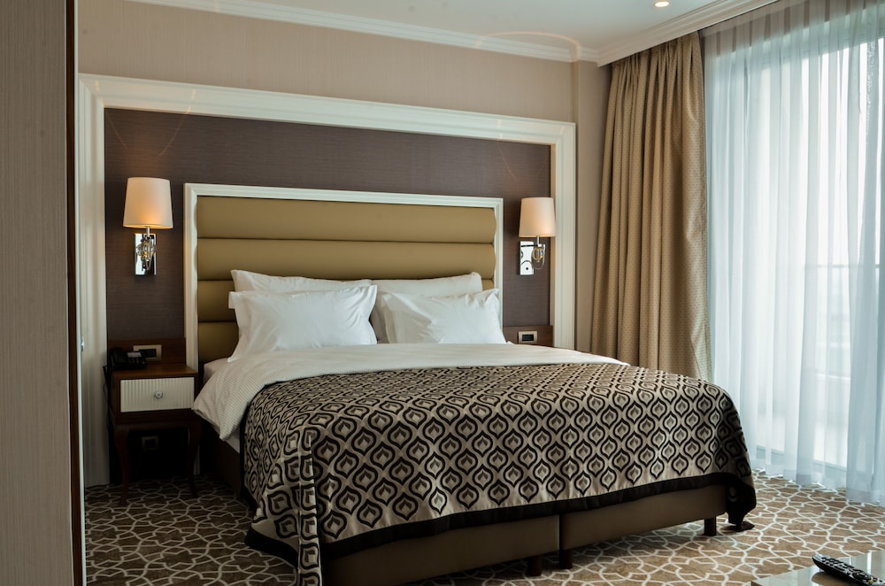 Corner Suite
