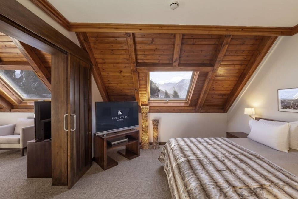Family Room (Occitania, with View, 3 Adults)