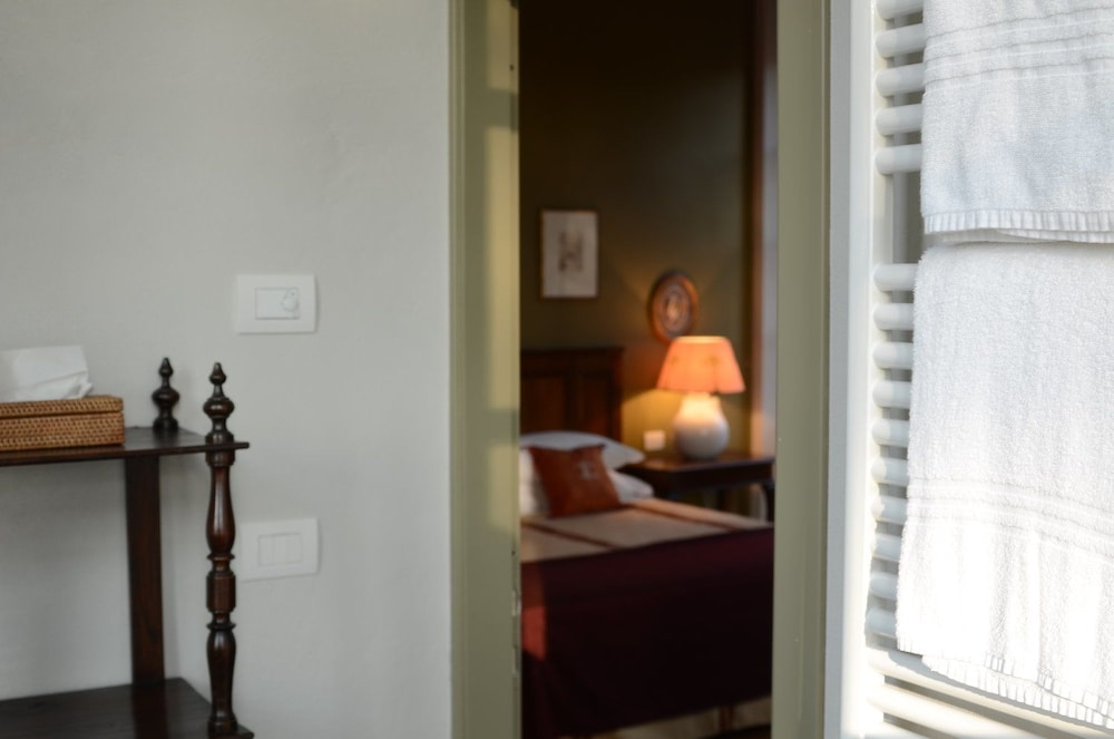 Deluxe Double Room, 1 King Bed photo 2