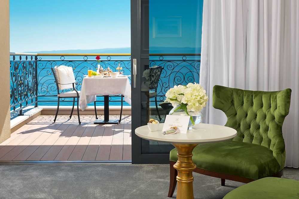 Luxury suite (Sea front, Balcony, Jacuzzi) - Photo 26