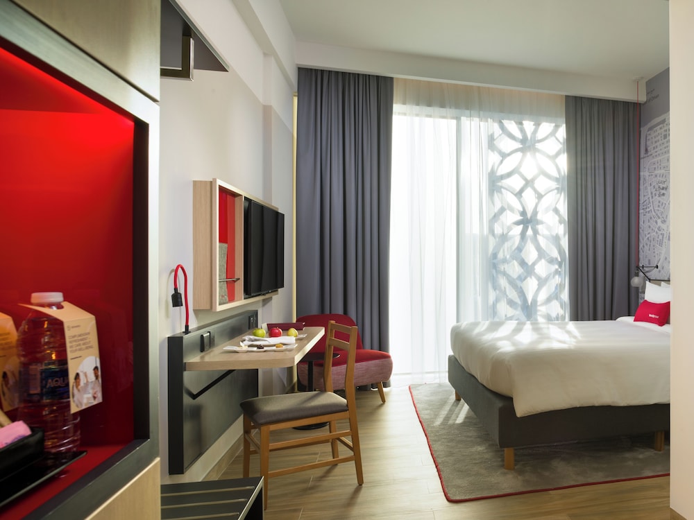 Standard Room, 1 King Bed - Photo 4
