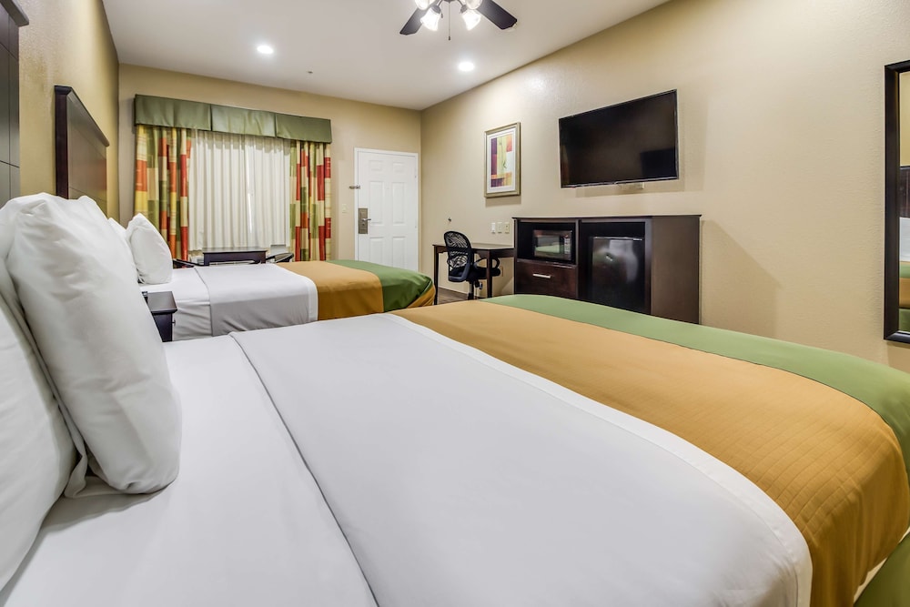 Room, 2 Queen Beds, Non Smoking - Photo 1