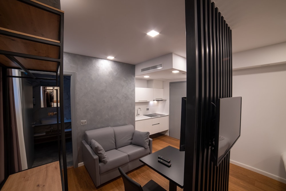 Deluxe Studio