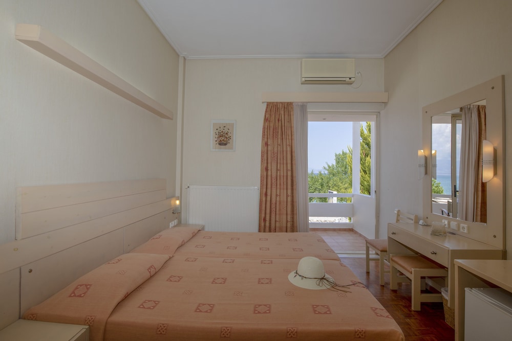 Classic Double or Twin Room, 1 Double or 2 Twin Beds, Sea View photo 1