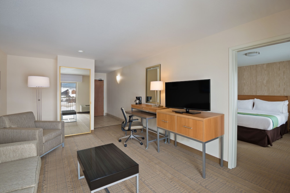 Suite, 1 King Bed, Accessible photo 1