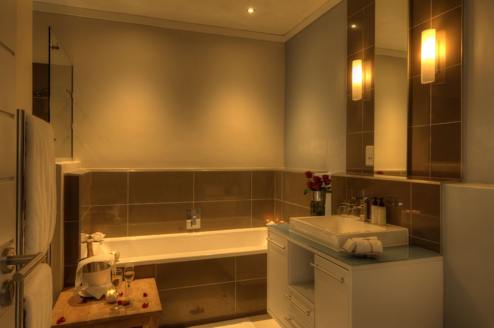 Three Bedroom Luxury Apartment thumbnail 6
