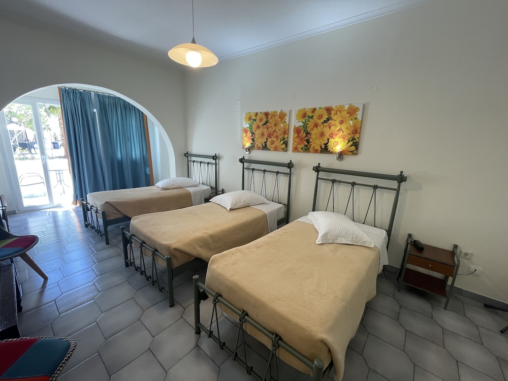 Economy Triple Room