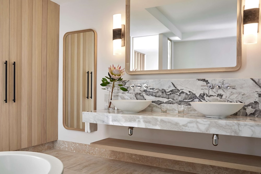 Premier Room, 1 King Bed, Mountain View (marina)