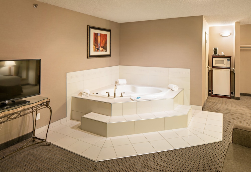 Suite, 1 King Bed photo 1