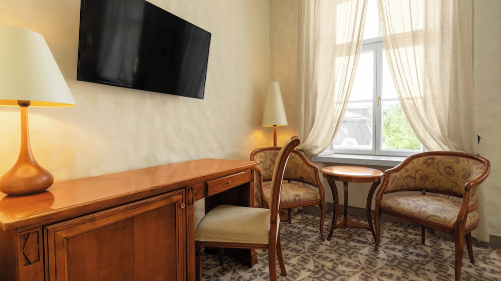 Classic Double or Twin Room - Photo 7