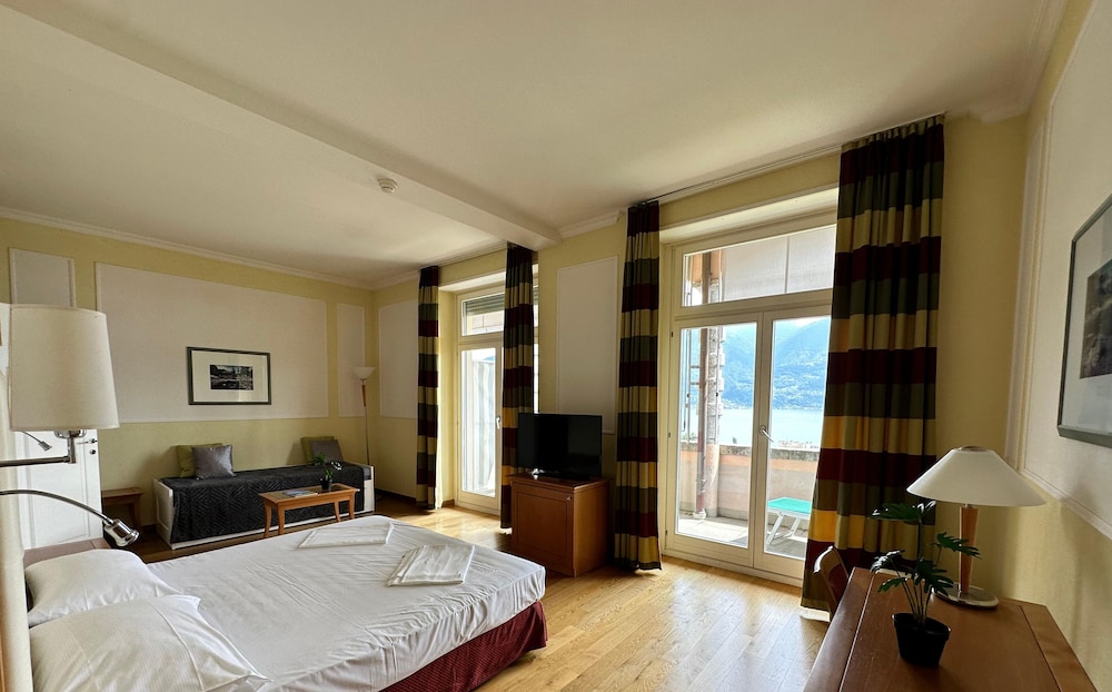 Panoramic Quadruple Room, Lake View