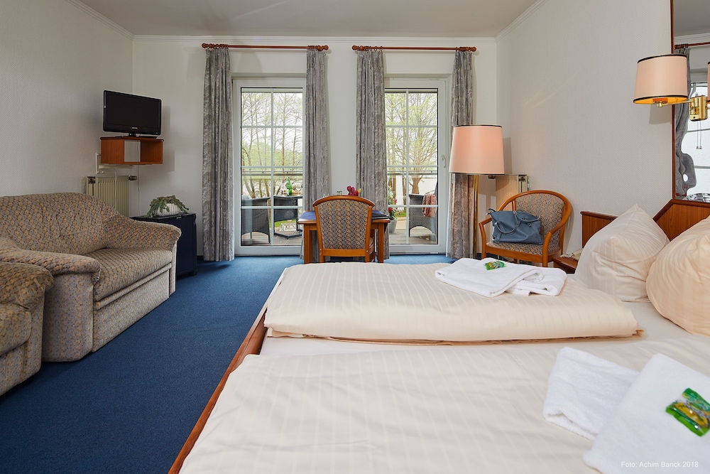 Comfort Studio Suite, 1 Bedroom, Bathtub, Lakeside photo 2