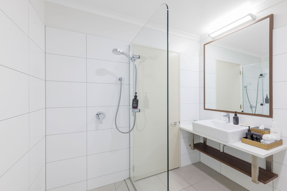 Executive Suite - Photo 5