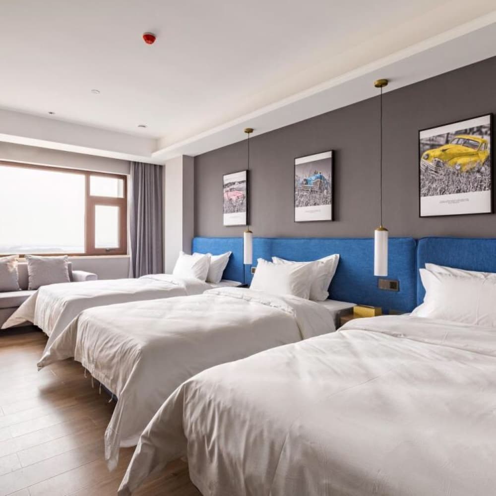 Standard Triple Room (Mainland Chinese Citizen Only) photo 3
