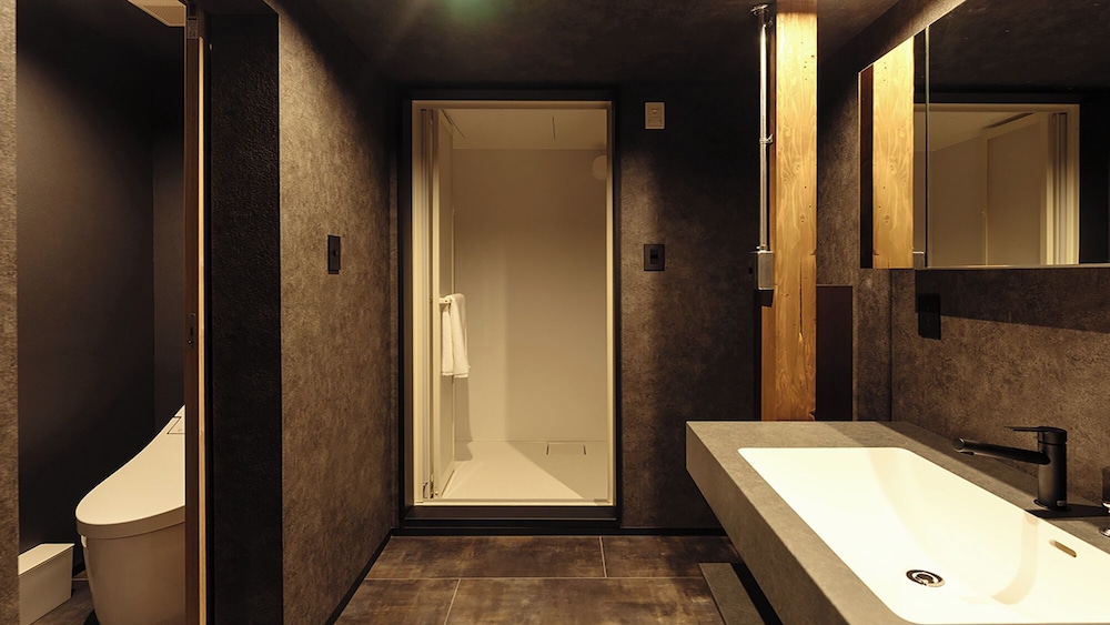 Basic Twin Room, Non Smoking, Courtyard View photo 2