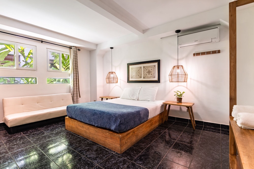 Habitación Doble Deluxe, 1 cama Queen, para No Fumadores, con Baño Privado (Blanca)
