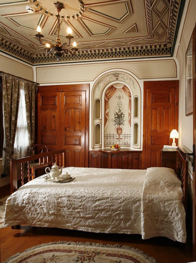 Antique Single Room, Garden View