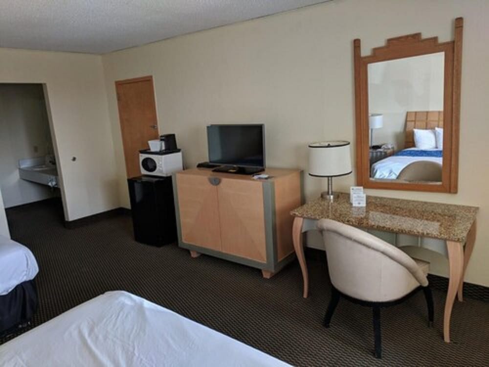 Room, 2 Queen Beds, Non Smoking - Photo 4