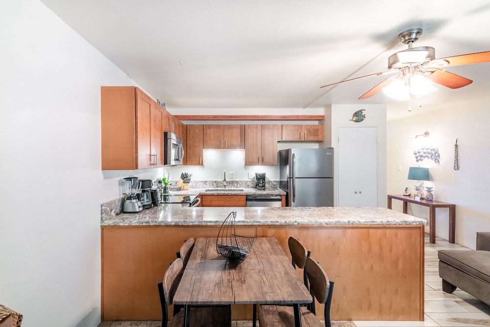 Condo, 1 King Bed with Sofa bed, Non Smoking, Kitchen photo 2