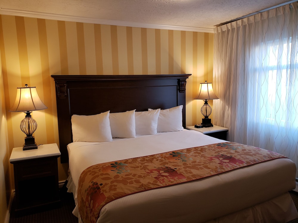Premium Room, 1 King Bed - Photo 1