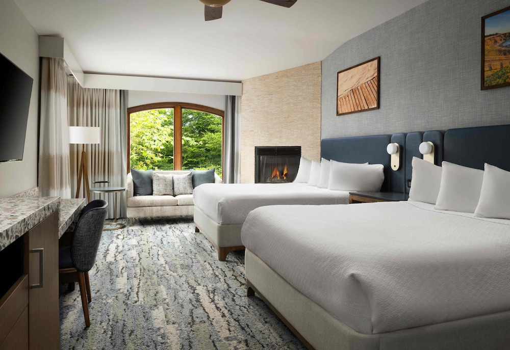 Deluxe Room, 2 Queen Beds (Ada)
