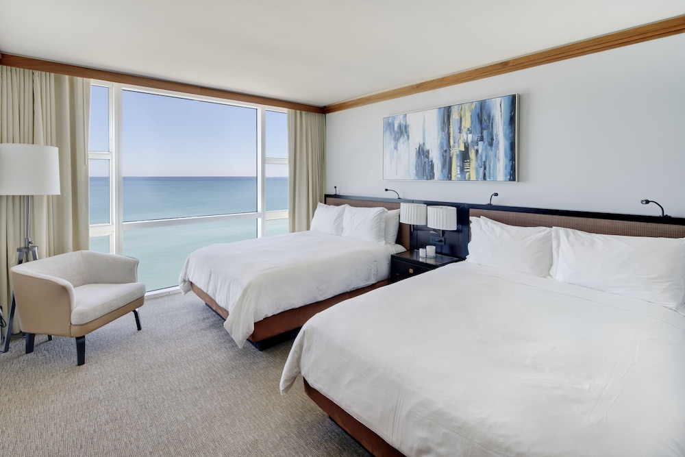 Luxury Apartment, 1 Bedroom, Balcony, Oceanfront (Corner, 2 Queen Beds) photo 2