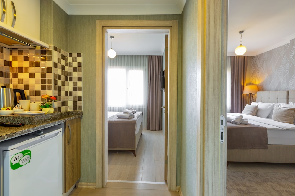 Deluxe Suite - Photo 3