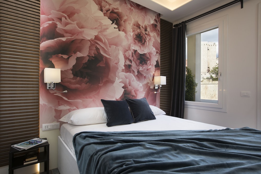 Exclusive Room, City View (Pink)
