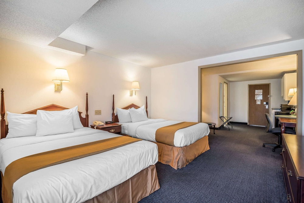 Suite, 2 Double Beds, Non Smoking photo 1
