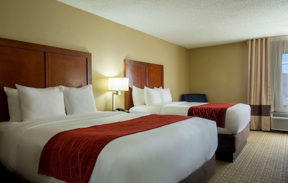 Standard Room, 2 Queen Beds, Non Smoking - Photo 2